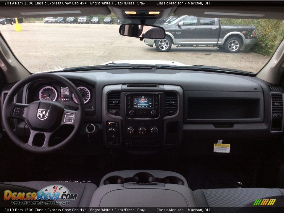 2019 Ram 1500 Classic Express Crew Cab 4x4 Bright White / Black/Diesel Gray Photo #11