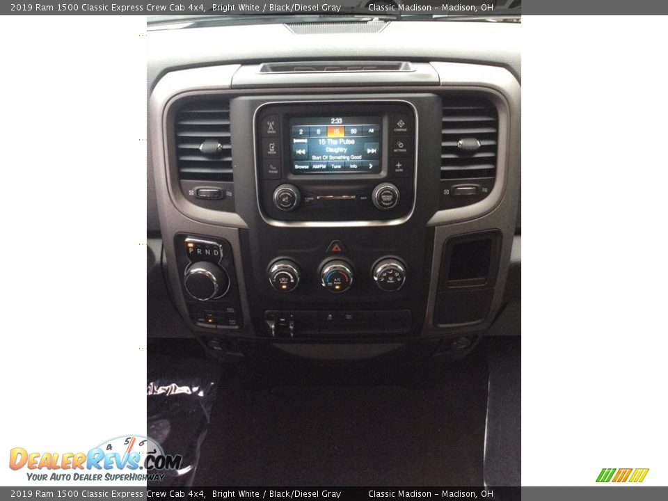2019 Ram 1500 Classic Express Crew Cab 4x4 Bright White / Black/Diesel Gray Photo #13