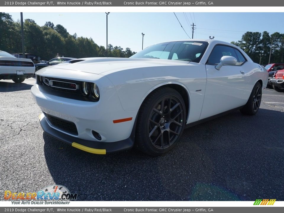 Front 3/4 View of 2019 Dodge Challenger R/T Photo #3