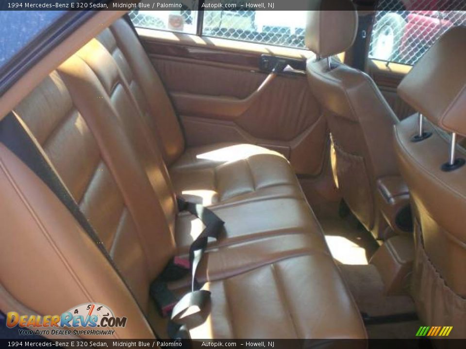 1994 Mercedes-Benz E 320 Sedan Midnight Blue / Palomino Photo #10