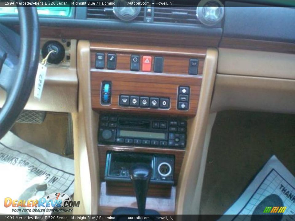 1994 Mercedes-Benz E 320 Sedan Midnight Blue / Palomino Photo #12