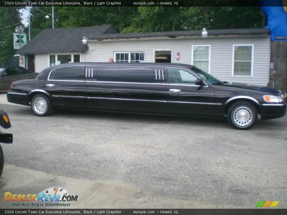 2000 Lincoln Town Car Executive Limousine Black / Light Graphite Photo #3
