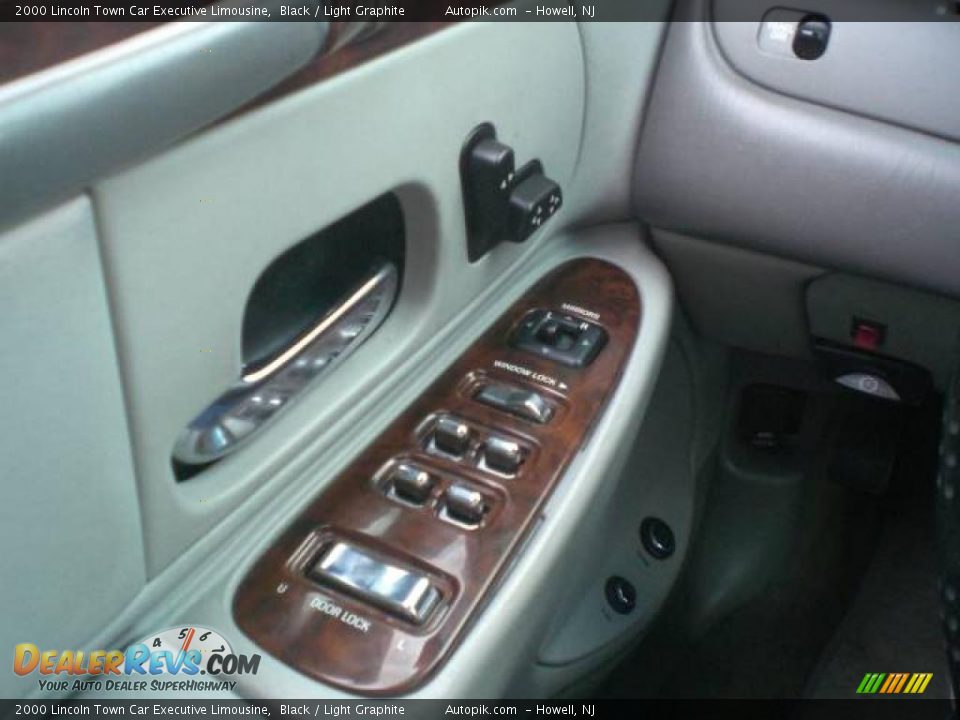 2000 Lincoln Town Car Executive Limousine Black / Light Graphite Photo #14