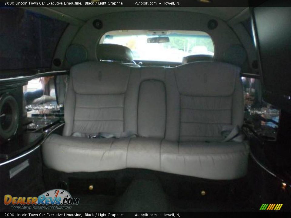 2000 Lincoln Town Car Executive Limousine Black / Light Graphite Photo #17