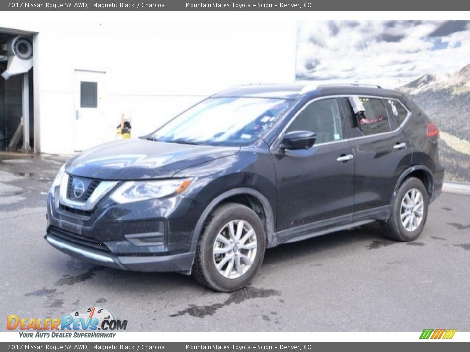 2017 Nissan Rogue SV AWD Magnetic Black / Charcoal Photo #2