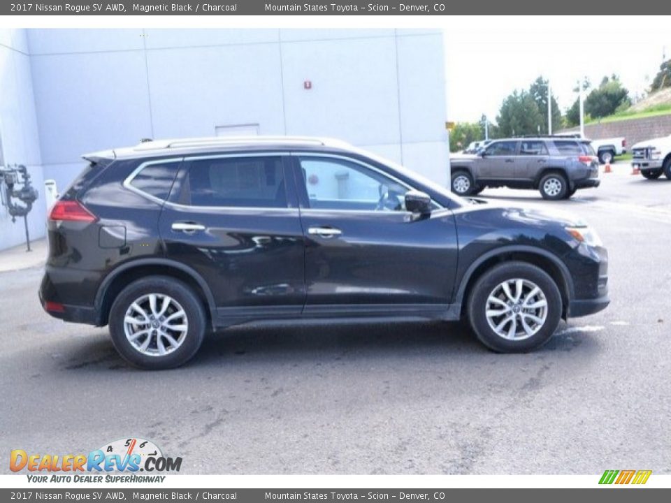 2017 Nissan Rogue SV AWD Magnetic Black / Charcoal Photo #7