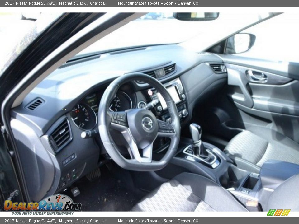 2017 Nissan Rogue SV AWD Magnetic Black / Charcoal Photo #10