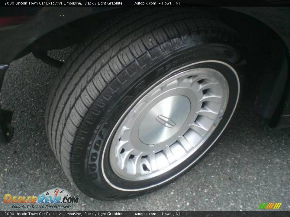 2000 Lincoln Town Car Executive Limousine Black / Light Graphite Photo #26