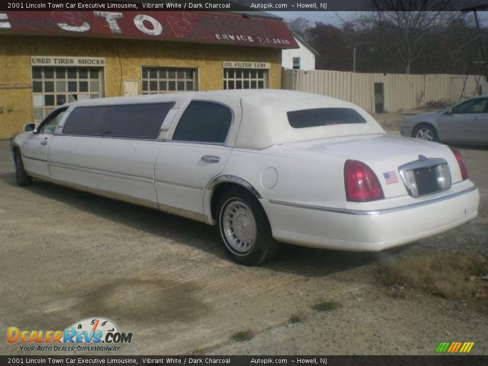 2001 Lincoln Town Car Executive Limousine Vibrant White / Dark Charcoal Photo #4