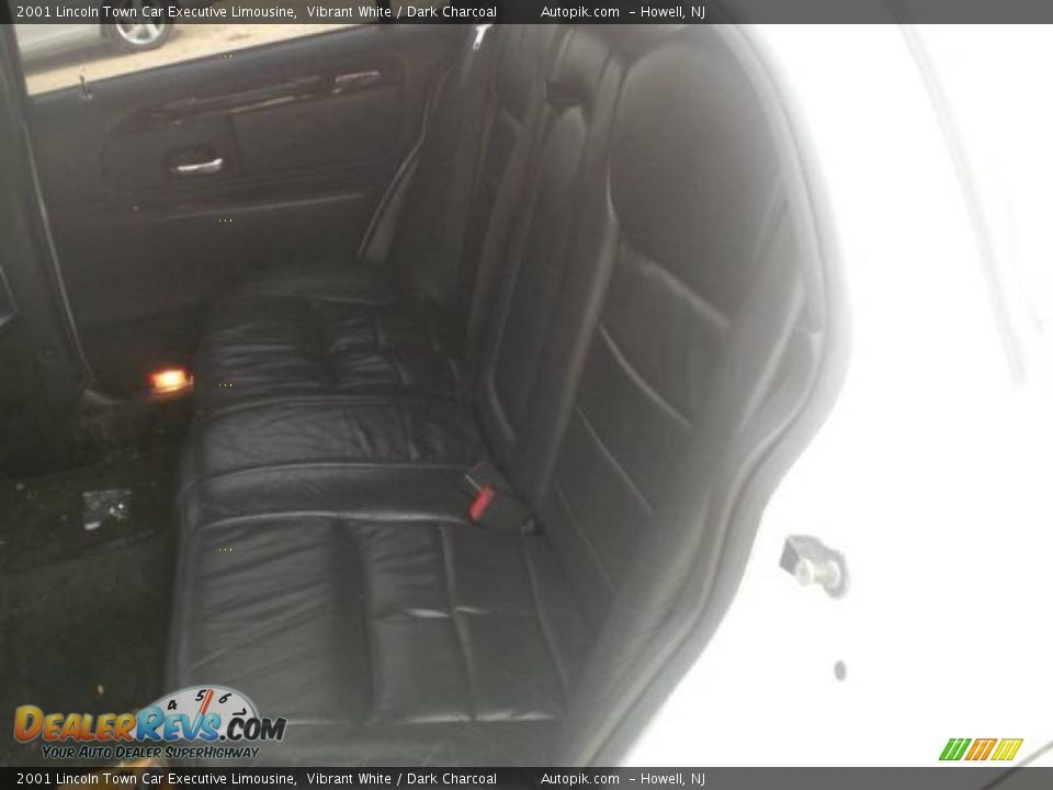 2001 Lincoln Town Car Executive Limousine Vibrant White / Dark Charcoal Photo #7
