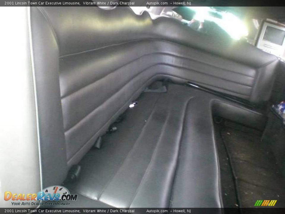 2001 Lincoln Town Car Executive Limousine Vibrant White / Dark Charcoal Photo #8