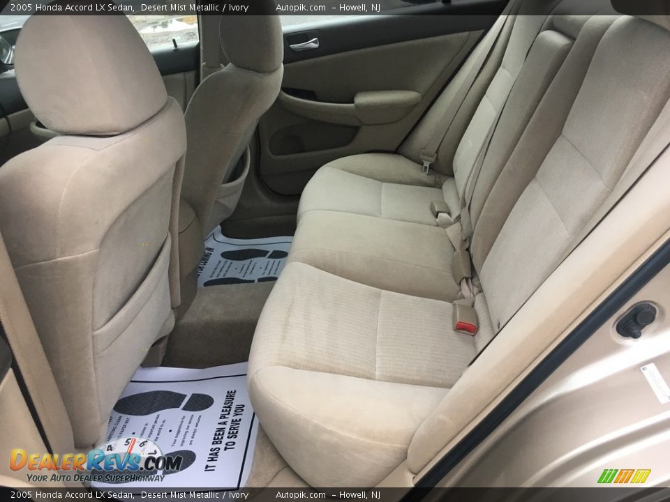 2005 Honda Accord LX Sedan Desert Mist Metallic / Ivory Photo #10