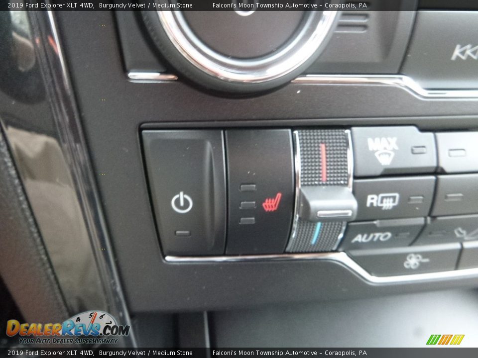 Controls of 2019 Ford Explorer XLT 4WD Photo #15
