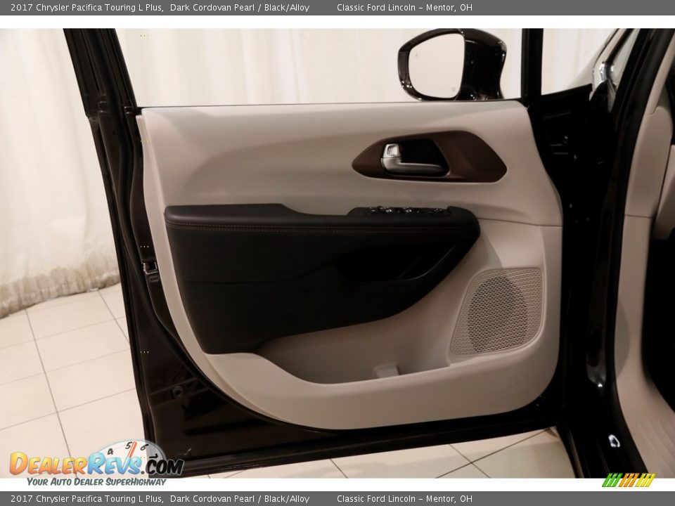 2017 Chrysler Pacifica Touring L Plus Dark Cordovan Pearl / Black/Alloy Photo #4