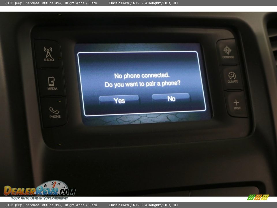 2016 Jeep Cherokee Latitude 4x4 Bright White / Black Photo #12