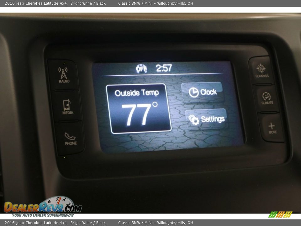 2016 Jeep Cherokee Latitude 4x4 Bright White / Black Photo #15