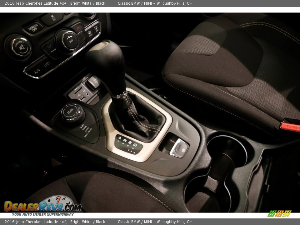 2016 Jeep Cherokee Latitude 4x4 Bright White / Black Photo #16