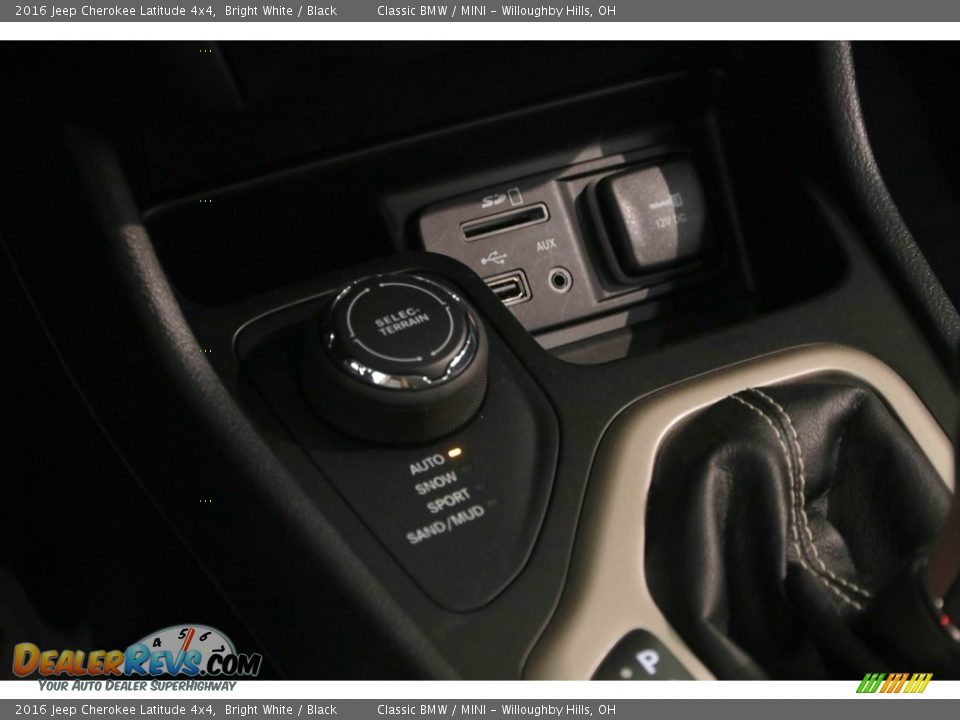 2016 Jeep Cherokee Latitude 4x4 Bright White / Black Photo #17