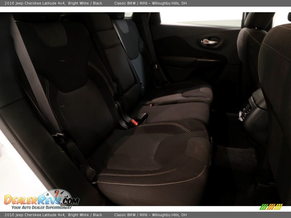 2016 Jeep Cherokee Latitude 4x4 Bright White / Black Photo #19