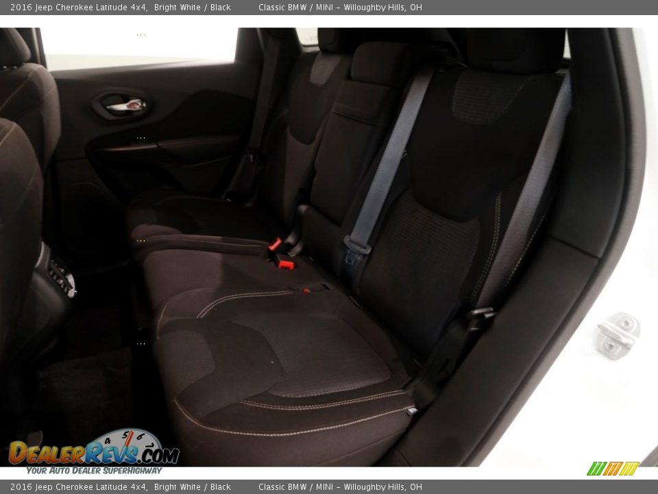 2016 Jeep Cherokee Latitude 4x4 Bright White / Black Photo #20