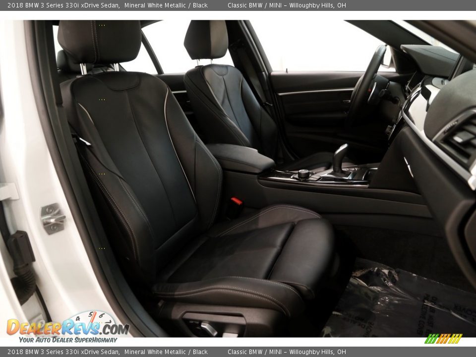 2018 BMW 3 Series 330i xDrive Sedan Mineral White Metallic / Black Photo #18