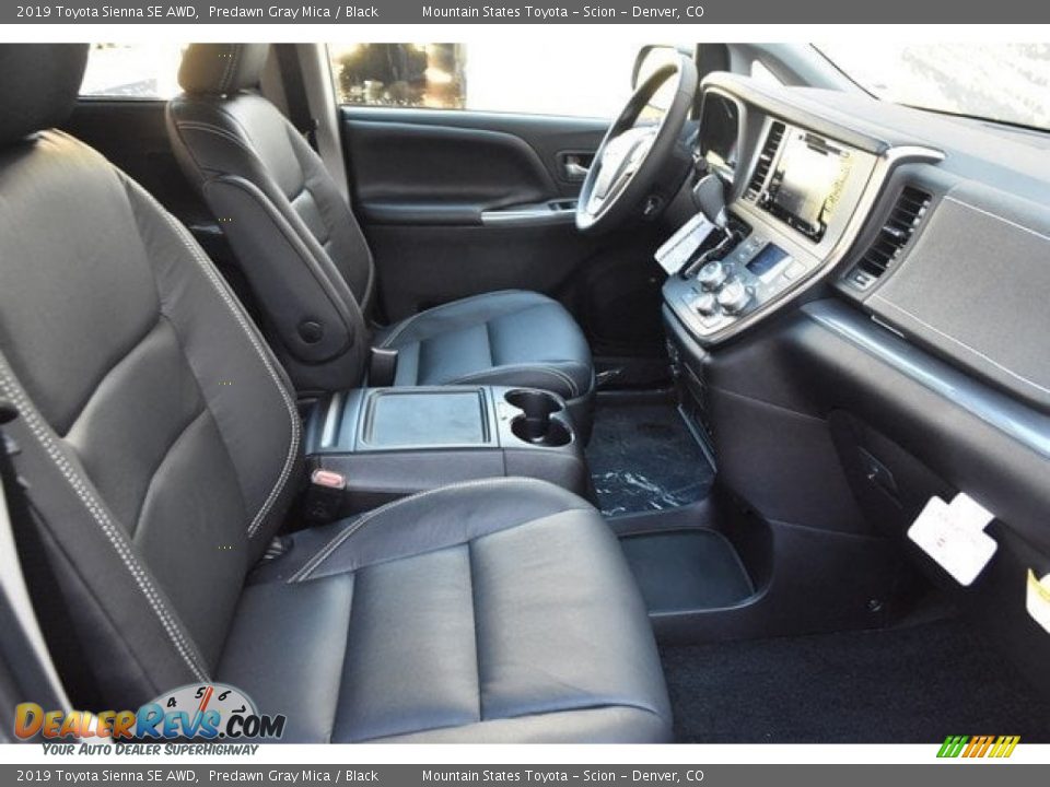 Front Seat of 2019 Toyota Sienna SE AWD Photo #12