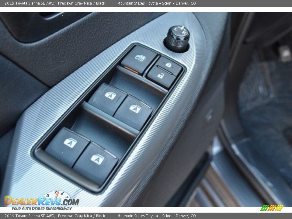 Controls of 2019 Toyota Sienna SE AWD Photo #27