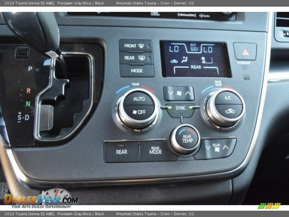 Controls of 2019 Toyota Sienna SE AWD Photo #32