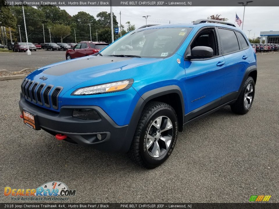 Front 3/4 View of 2018 Jeep Cherokee Trailhawk 4x4 Photo #3