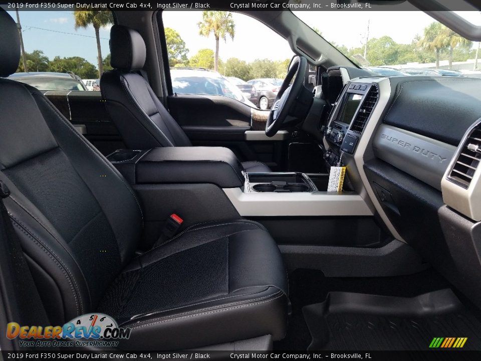 Front Seat of 2019 Ford F350 Super Duty Lariat Crew Cab 4x4 Photo #12