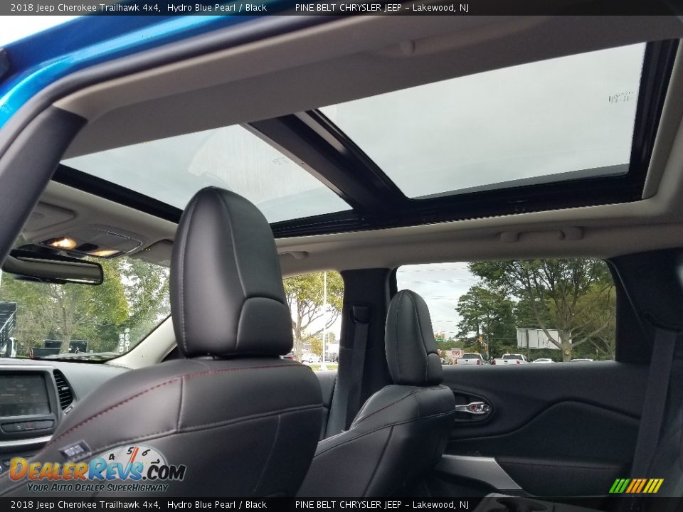 Sunroof of 2018 Jeep Cherokee Trailhawk 4x4 Photo #21
