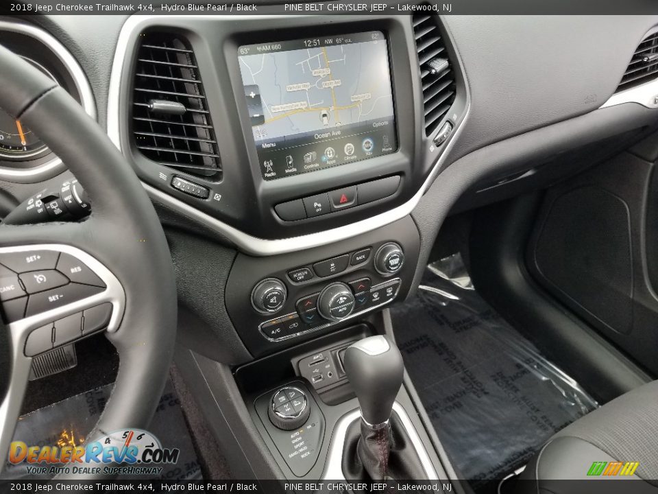 Controls of 2018 Jeep Cherokee Trailhawk 4x4 Photo #28