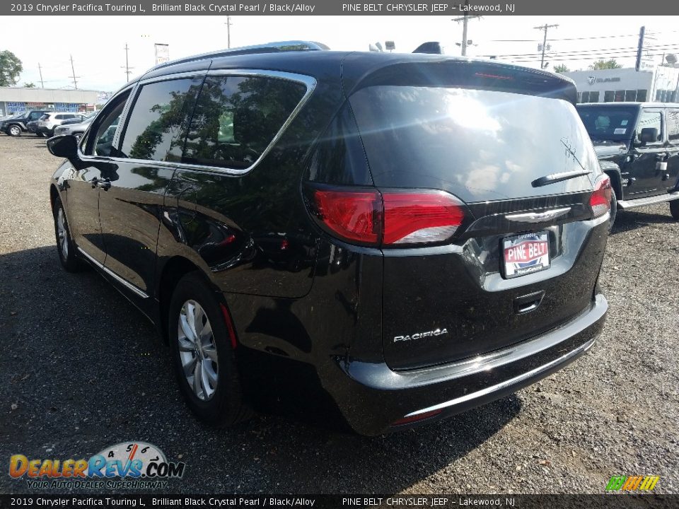2019 Chrysler Pacifica Touring L Brilliant Black Crystal Pearl / Black/Alloy Photo #4