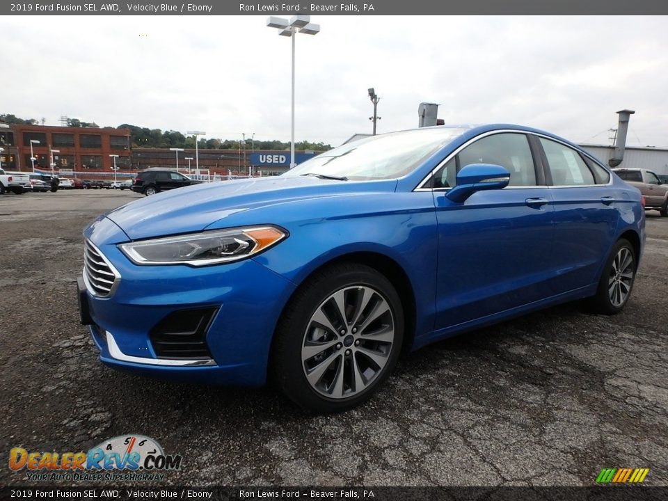 Front 3/4 View of 2019 Ford Fusion SEL AWD Photo #6