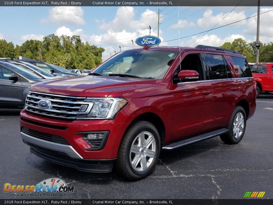 Front 3/4 View of 2018 Ford Expedition XLT Photo #1