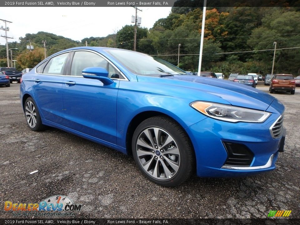 Front 3/4 View of 2019 Ford Fusion SEL AWD Photo #8