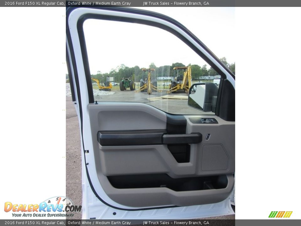 2016 Ford F150 XL Regular Cab Oxford White / Medium Earth Gray Photo #12