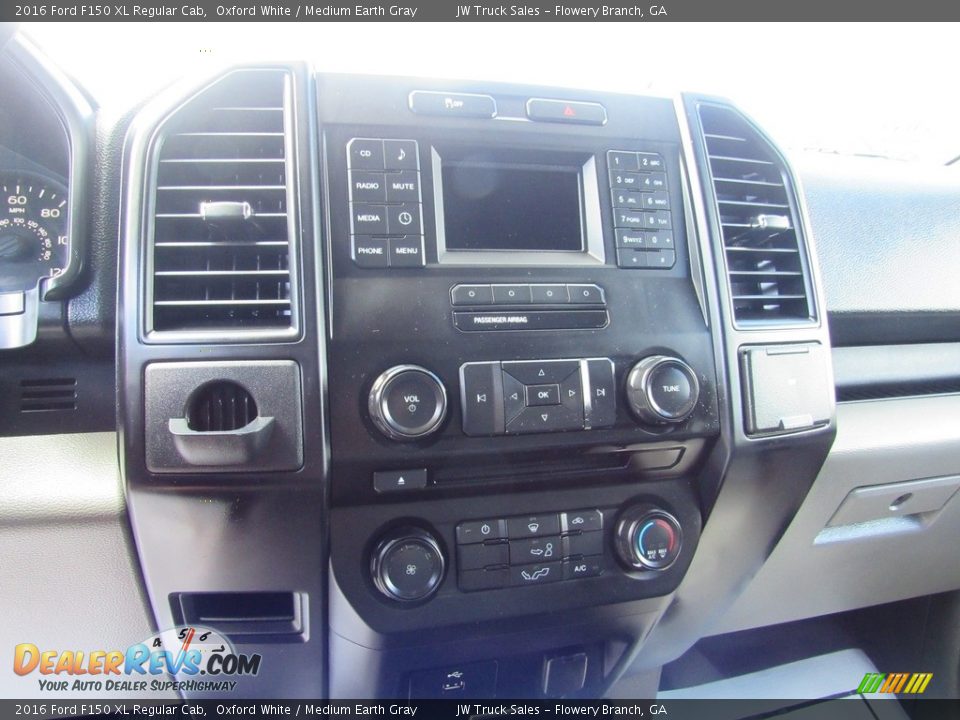 2016 Ford F150 XL Regular Cab Oxford White / Medium Earth Gray Photo #20
