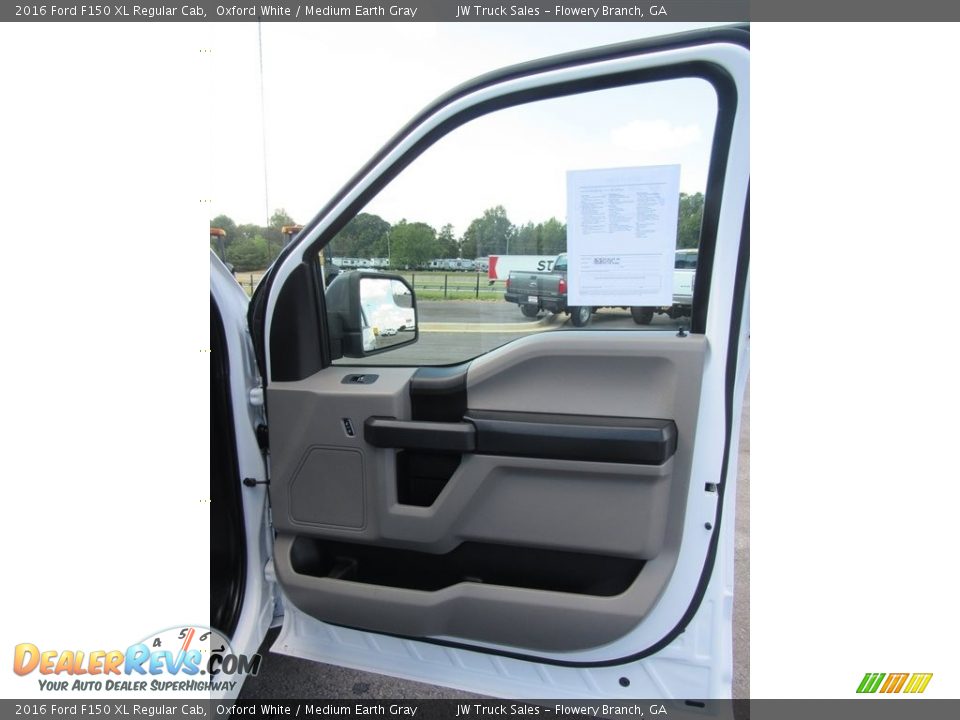 2016 Ford F150 XL Regular Cab Oxford White / Medium Earth Gray Photo #21