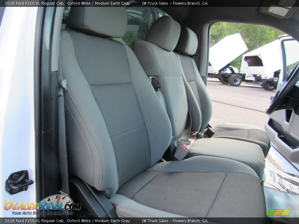 2016 Ford F150 XL Regular Cab Oxford White / Medium Earth Gray Photo #23