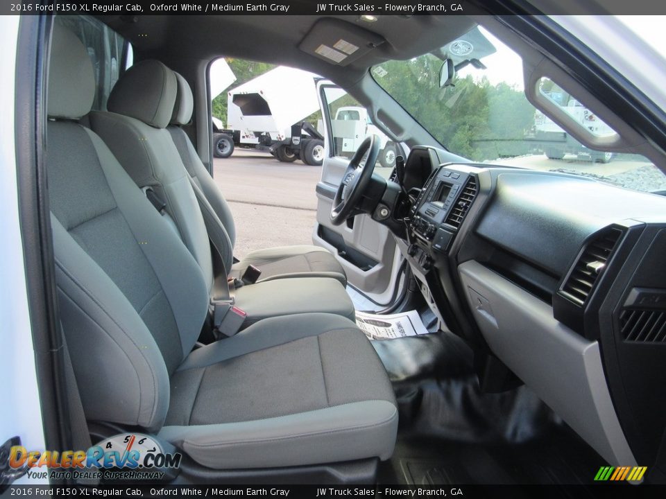 2016 Ford F150 XL Regular Cab Oxford White / Medium Earth Gray Photo #24