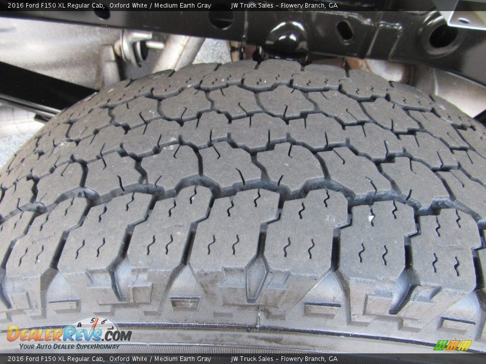 2016 Ford F150 XL Regular Cab Oxford White / Medium Earth Gray Photo #32
