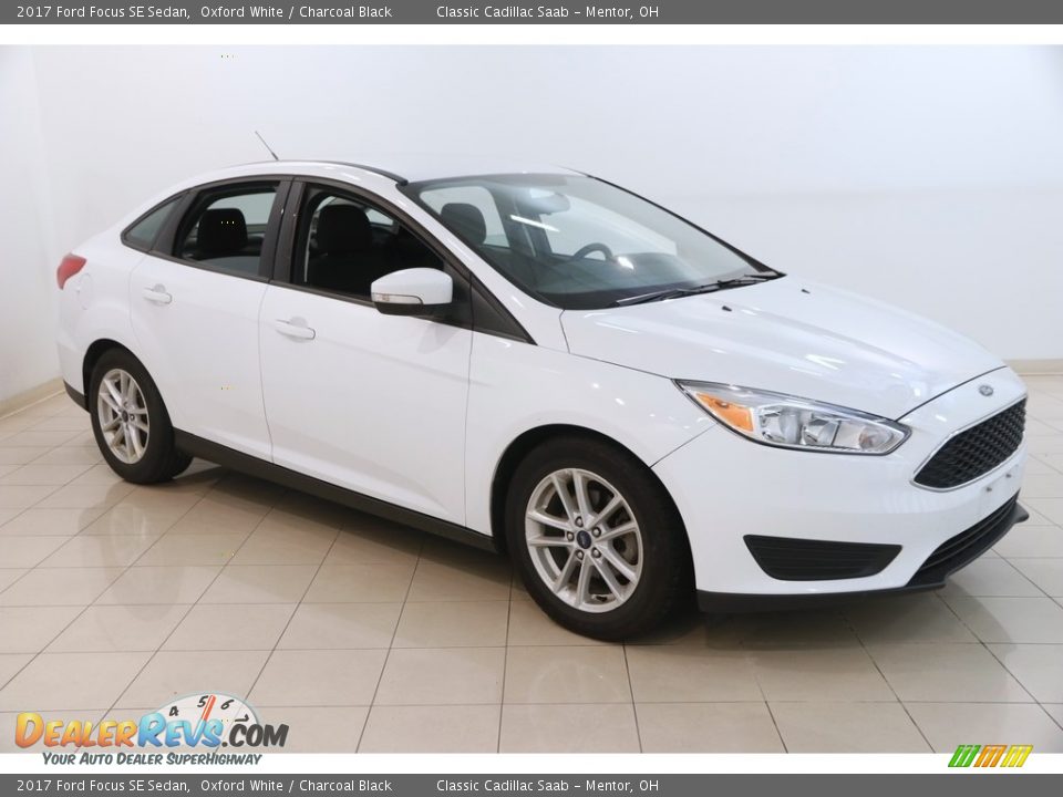 2017 Ford Focus SE Sedan Oxford White / Charcoal Black Photo #1