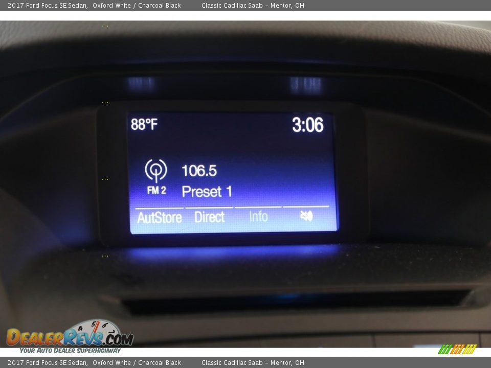 2017 Ford Focus SE Sedan Oxford White / Charcoal Black Photo #9