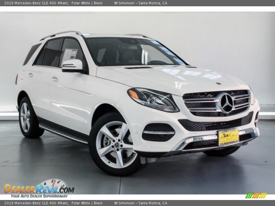 Front 3/4 View of 2019 Mercedes-Benz GLE 400 4Matic Photo #12