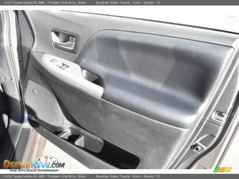 2019 Toyota Sienna SE AWD Predawn Gray Mica / Black Photo #24