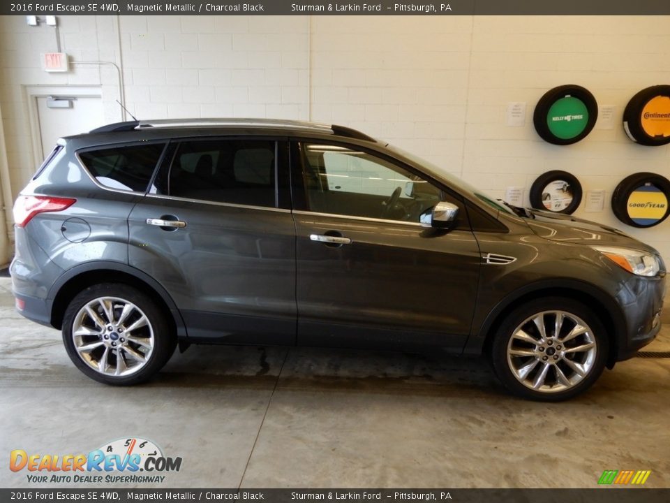 2016 Ford Escape SE 4WD Magnetic Metallic / Charcoal Black Photo #3