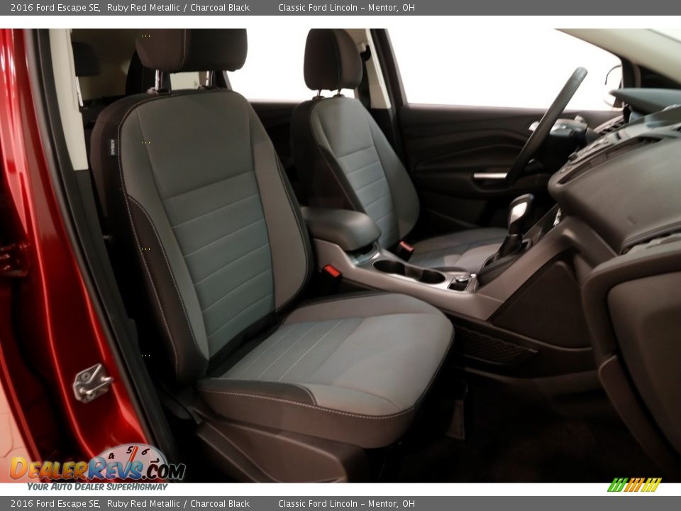 2016 Ford Escape SE Ruby Red Metallic / Charcoal Black Photo #11