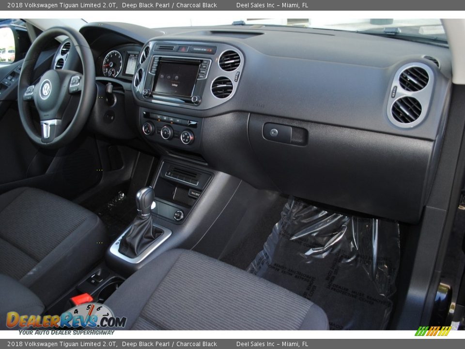 2018 Volkswagen Tiguan Limited 2.0T Deep Black Pearl / Charcoal Black Photo #18