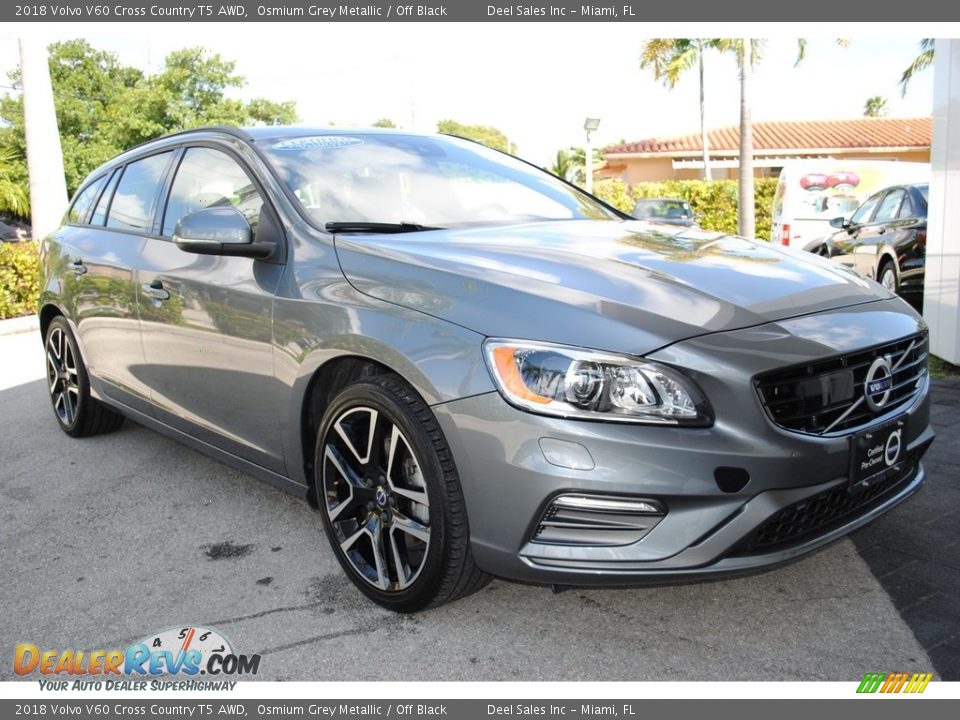 Front 3/4 View of 2018 Volvo V60 Cross Country T5 AWD Photo #2
